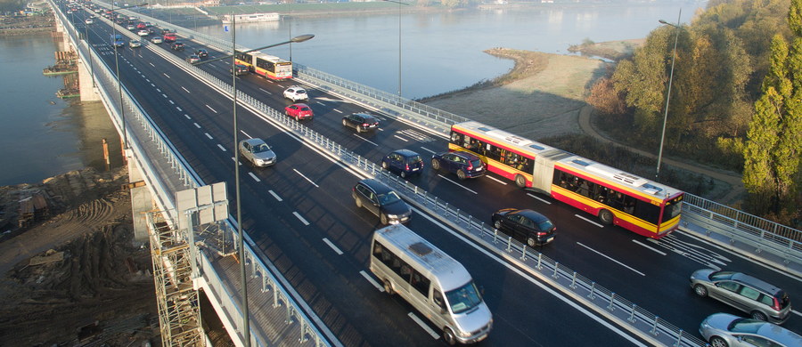 Tuż po 6 rano został otwarty Most Łazienkowski w Warszawie. Remont przeprawy trwał ponad 8 miesięcy. Pierwszym pojazdem, który przejechał przez most, był autobus z prezydent stolicy Hanną Gronkiewicz-Waltz. Przeprawę oddano do użytku kilka dni przed terminem.