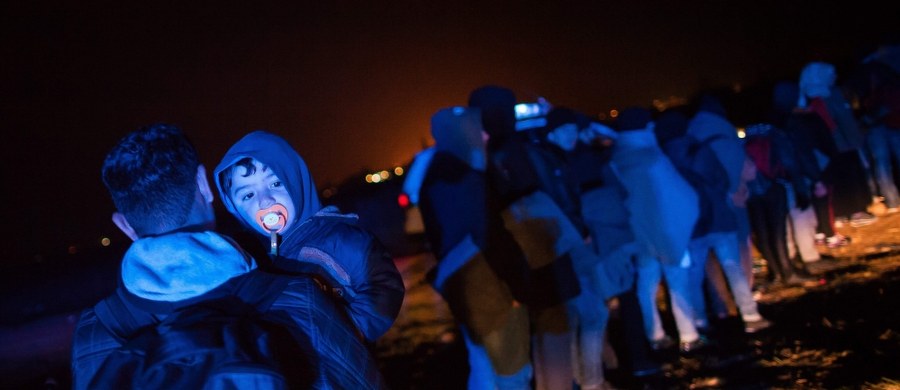 Grecka straż przybrzeżna uratowała 242 migrantów na Morzu Egejskim. Drewniana łódź, którą płynęli, przewróciła się w pobliżu wyspy Lesbos.  Potwierdzono śmierć co najmniej trzech osób.