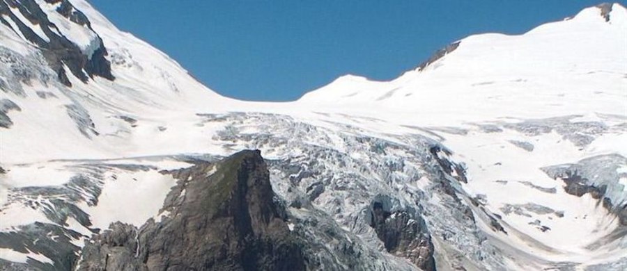 W ciągu pół wieku powierzchnia lodowców we włoskich Alpach zmniejszyła się o jedną trzecią. Włochy straciły w wyniku topnienia lodowców rezerwy wody równe pojemności 800 tysięcy basenów olimpijskich albo czterech wielkich jezior.
