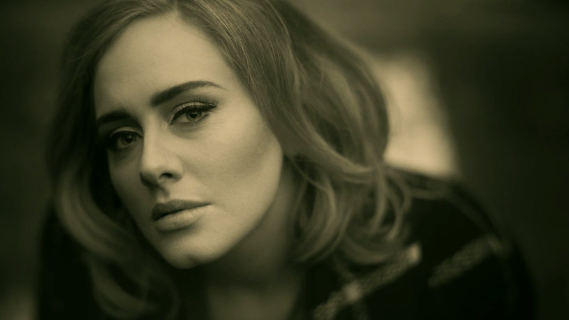 Adele powróciła po dłuższej przerwie, robiąc w sieci niezłe zamieszanie. Rosną nie tylko wskaźniki odtworzeń jej nowego teledysku "Hello", ale również liczba parodii klipu. Swoje wersje postanowili zaprezentować Ellen DeGeneres oraz James Corden. 