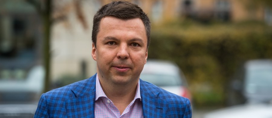 Zarzut w sprawie dotyczącej sfałszowania dokumentu i posłużenia się nim usłyszał w prokuraturze w Toruniu Marek Falenta. Biznesmen nie przyznał się i odmówił składania wyjaśnień. Całą sprawę nazwał "kolejnym atakiem rządów PO". 