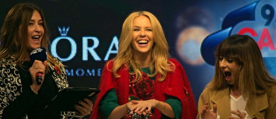 ​Znana na całym świecie australijska piosenkarka Kylie Minogue włączyła świąteczną iluminację zdobiącą główną londyńską ulicę handlową Oxford Street. W imprezie zorganizowanej na niespełna dwa miesiące przed świętami Bożego Narodzenia wzięły udział tysiące osób.
