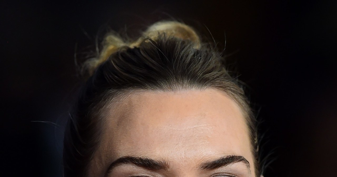 Kate Winslet, gwiazda nowego filmu o Stevie Jobsie, powiedziała ostatnio, że jest zaniepokojona uzależnieniem, jakie mogą powodować urządzenia firmy Apple. W wywiadzie udzielonym dla "Sunday Times", 40-letnia aktorka doradzała również, aby rodzice ograniczali swoim dzieciom dostęp do najnowszej technologii.