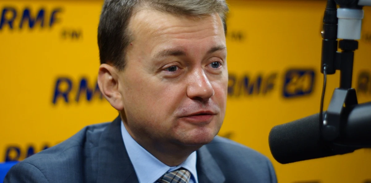 "Rząd będzie rządem drużyny PiS. Ta drużyna ma sztab trenerski. Jego skład to będzie wspólna decyzja i to będzie dobry zespół" - mówi w Kontrwywiadzie RMF FM szef klubu parlamentarnego PiS Mariusz Błaszczak. "Do pierwszego posiedzenia szef klubu parlamentarnego PiS, a potem zobaczymy" - odpowiada pytany o objęcie stanowiska ministra spraw wewnętrznych. "Rzeczywiście brałem udział w panelu dotyczącym spraw wewnętrznych na naszej konwencji, ale decyzje jeszcze nie zapadły"- dodaje. PiS tworzy rząd za plecami Beaty Szydło? "To nie jest tak, że coś robimy wbrew sobie. Pani prezes bardzo zasłużyła na kilka dni wytchnienia. Najpierw kampania prezydencka, później druga kampania. Obie zakończyły się sukcesem. To gigantyczny wkład pracy z jej strony"- komentuje szef klubu parlamentarnego PiS. Pytany o Antoniego Macierewicza jako szefa MON odpowiada: "Bardzo cenię ministra Macierewicza, to niezwykła postać, a rząd musi być skuteczny w realizowaniu programu". Dodaje, że skład rządu nie został jeszcze przesądzony.