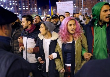 Antyrządowa demonstracja po tragicznym pożarze w klubie: Zbrodniarze!