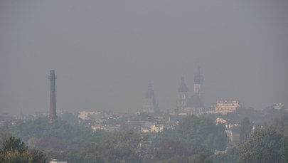 Smog dusi mieszkańców Krakowa. Miasto po 5 dniach przyznaje: Przekroczony 2. stopień alarmowy