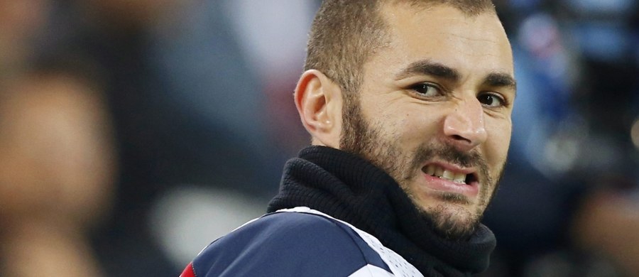 Piłkarz Realu Madryt Karim Benzema został w Paryżu przesłuchany i zatrzymany przez francuską policję. Podejrzany jest o szantażowanie swojego kolegi z reprezentacji Mathieu Valbueny ujawnieniem sekstaśmy z jego udziałem - informują media.