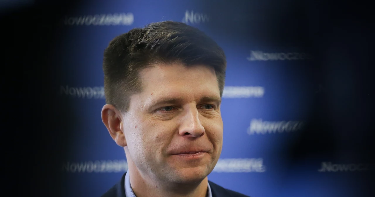 Lider Nowoczesnej Ryszard Petru podczas konferencji prasowej w Warszawie