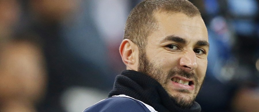 Sławny napastnik Realu Madryt Karim Benzema usłyszał zarzut próby szantażu i udziału w przestępczej bandzie. Podejrzany jest o to, że pośredniczył w szantażowaniu swego kolegi z reprezentacji trójkolorowych - Mathieu Valbueny. 