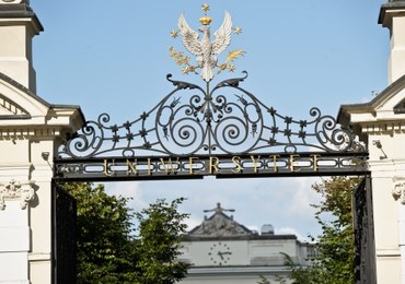 Prawie miliard złotych dla UW. Kosztowny prezent od rządu na do widzenia? 