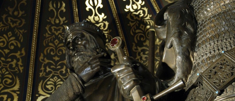 Na razie nie będzie badań DNA szczątków książąt z dynastii Piastów, którzy spoczywają w katedrze w Płocku (Mazowieckie). Nie jest jednak wykluczone, że badania te przeprowadzone zostaną w przyszłości. Taką decyzję, po konsultacjach, podjął biskup płocki Piotr Libera.