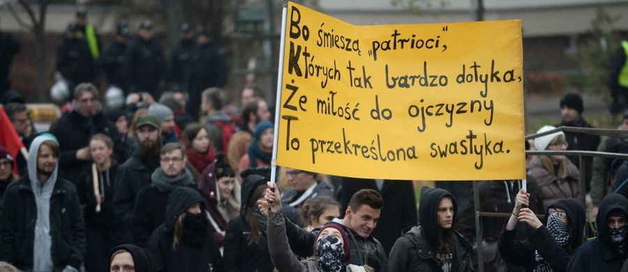 Pod hasłem „Solidarność zamiast nacjonalizmu – razem ponad granicami” przeszła w Warszawie demonstracja przeciw nacjonalizmowi, faszyzmowi, rasizmowi i ksenofobii. Według organizatorów wzięło w niej udział ok. 2 tys. osób.