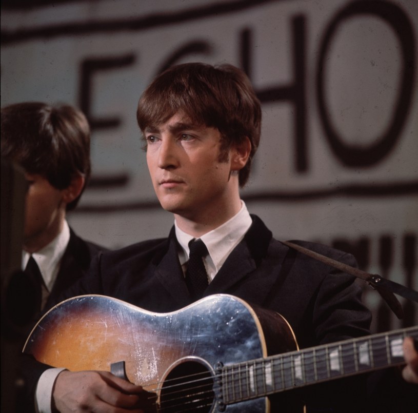 Gitara akustyczna, na której Lennon nagrał utwór The Beatles "I Want to Hold Your Hand" w 1962 roku znalazła nowego nabywcę. 