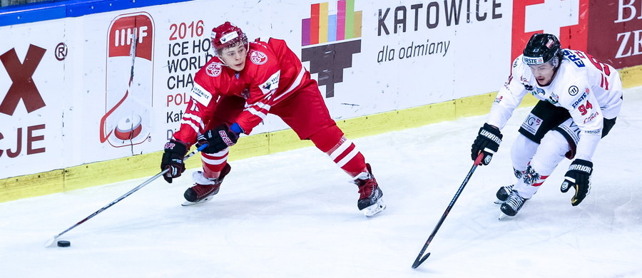 "Mamy niedosyt, bo mecze ze Słowenią i Austrią mogliśmy wygrać. Na pewno stać nas na jeszcze więcej" - tak występ reprezentacji Polski w turnieju Euro Ice Hockey Challenge podsumował Michał Kotlorz. Biało-czerwoni zajęli w katowickiej imprezie trzecie miejsce, właśnie za wspomnianymi spadkowiczami z Elity. "Każdy przestój w grze czy dekoncentracja z takim przeciwnikiem to może być bramka. Tak stało się w spotkaniu z Austrią" - podkreślił Mateusz Rompkowski.