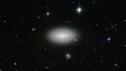 Zobacz najbardziej samotną z galaktyk!