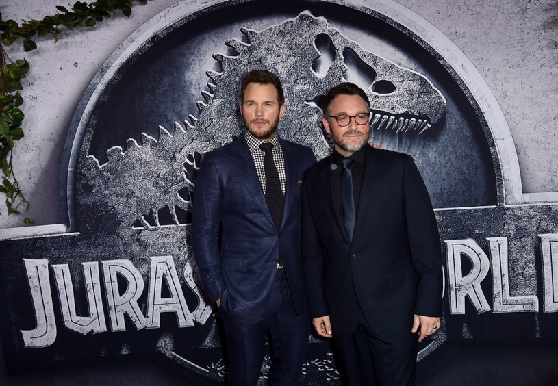 Szefowa studia Universal, Donna Langley, ujawniła, że reżyser Colin Trevorrow pracuje nie nad jedną, lecz dwiema kontynuacjami tegorocznego hitu "Jurassic World".