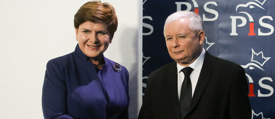 Choć nie potwierdziły się spekulacje, że to sam Jarosław Kaczyński stanie na czele nowego rządu, to Beata Szydło - otoczona twardogłowymi - będzie miała jedynie ograniczony autorytet - pisze niemiecki dziennik "Frankfurter Allgemeine Zeitung".