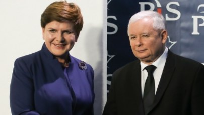 "FAZ" o rządzie PiS: Kaczyński obwarował Szydło narodowymi twardogłowymi