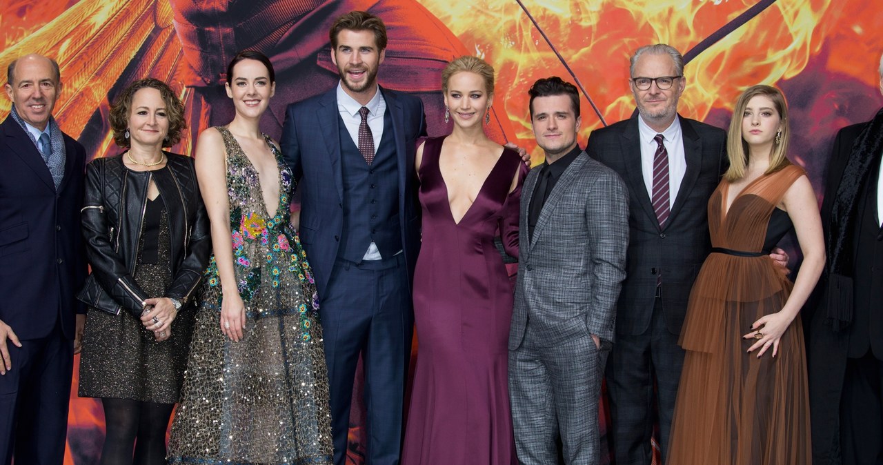 Wszyscy polscy fani "Igrzysk śmierci" i przygód Katniss Everdeen z niecierpliwością czekają na premierę ostatniej części sagi, opartej na prozie Suzanne Collins. Na ekrany naszych kin film "Igrzyska śmierci: Kosogłos. Część 2" trafi 20 listopada. Tymczasem niektórzy szczęśliwcy mieli już okazję zobaczyć najnowszy hit z udziałem hollywoodzkiej gwiazdy Jennifer Lawrence.