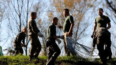 Budują ogrodzenie na granicy słoweńsko-chorwackiej, by kontrolować przepływ migrantów