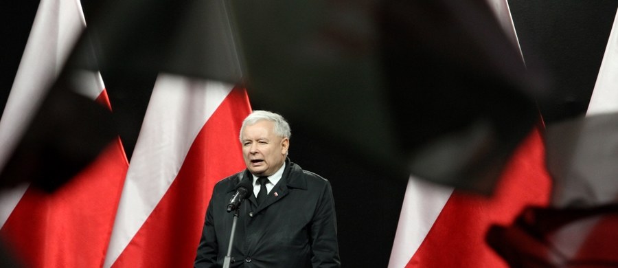 "Państwo jest w fatalnym stanie, musimy je odbudować, to zadanie rządu Beaty Szydło" - powiedział prezes PiS Jarosław Kaczyński. Sama kandydatka PiS na premiera podkreśliła z kolei, że jej gabinet będą definiowały dwa słowa: praca i pokora.