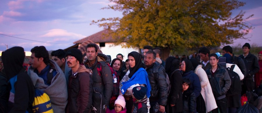 Szwecja przywróci od czwartku tymczasowo kontrole graniczne - podał tamtejszy rząd. Decyzja ma związek z masowym napływem uchodźców. 