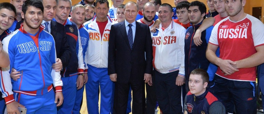 "Kraj potrzebuje przeprowadzenia własnego śledztwa dotyczącego zarzutów dopingu wśród lekkoatletów. Ktoś musi wziąć osobistą odpowiedzialność za ten problem - powiedział Władimir Putin. Prezydent Rosji spotkał się z urzędnikami sportowymi w czarnomorskim kurorcie Soczi.