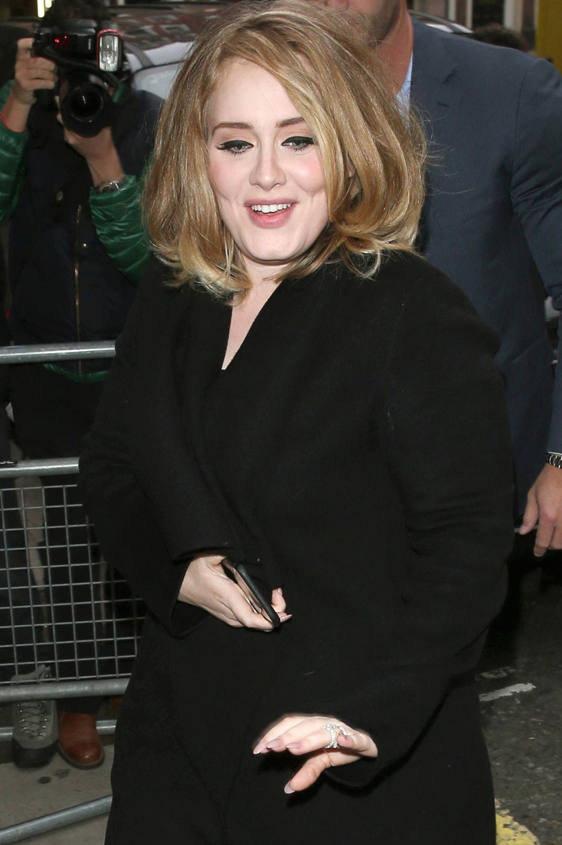 20 listopada do sprzedaży trafi płyta "25" Adele, która bardzo możliwe, że pobije wszelakie rekordy, jakie ustanawiał poprzedni album wokalistki – "21". O sławie, jaką zyskała dzięki drugiemu wydawnictwu gwiazda opowiedziała w rozmowie z "Observer Music". 
