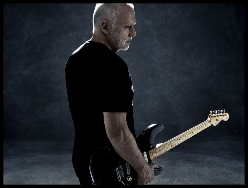 "Faces of Stone" to trzeci utwór Davida Gilmoura promujący jego najnowszy album "Rattle That Lock", który znalazł się na 1. miejscu najlepiej sprzedających się płyt w Polsce.