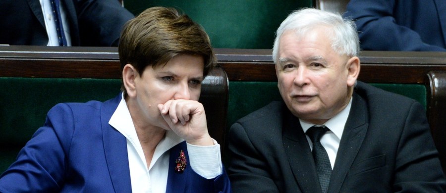 Dzisiaj o godzinie 13 Beata Szydło oficjalnie otrzyma misję stworzenia nowego rządu - ustalił dziennikarz RMF FM Mariusz Piekarski. Prace nad stworzeniem jej gabinetu mają pójść błyskawicznie.