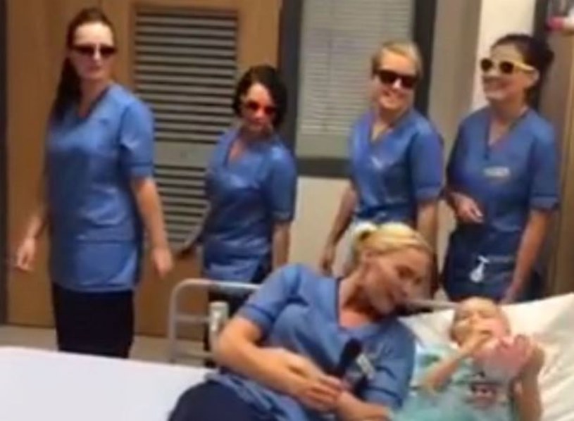 Pielęgniarki ze szpitala w Glasgow podbijają sieć. Wszystko za sprawą ich wykonania utworu Idiny Menzel "Let It Go" dla chorej na raka dziewczynki.