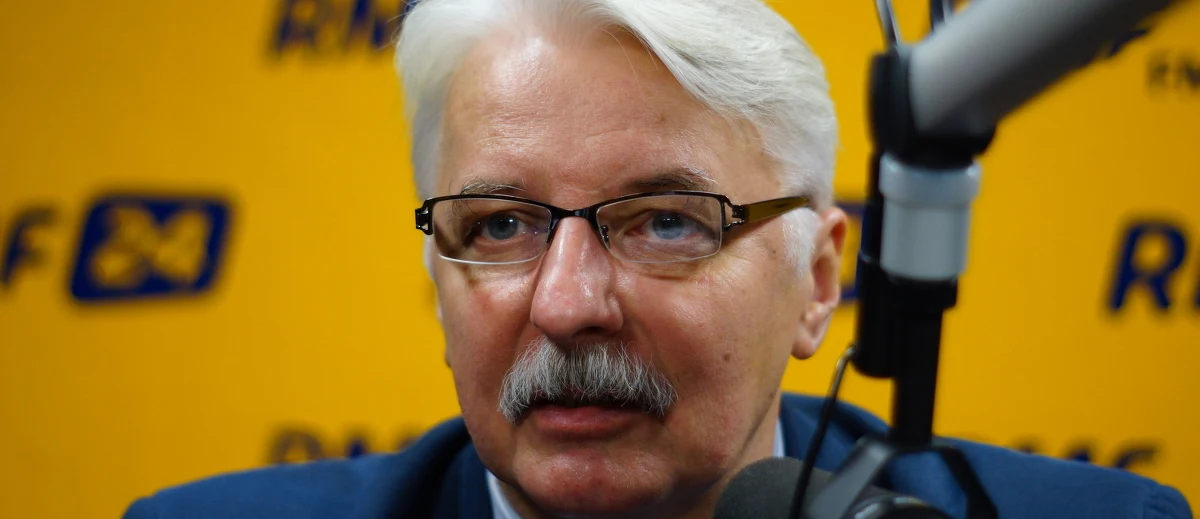 „To wygląda jak atak na cywilizację, a Francja jest ikoną cywilizacji. To bardzo przemyślany atak na naszą część Europy” – mówi o zamachach w Paryżu Gość Krzysztofa Ziemca w RMF FM, przyszły szef MSZ Witold Waszczykowski. Dodaje, że „to efekt połowicznego zaangażowania przeciwko Państwu Islamskiemu, które jest wytworem regionalnym, ale ma ambicje większe – podjąć wojnę cywilizacyjną z Zachodem”. Przyszły minister zaznacza, że „dopóki nie wywrzemy presji na lokalne mocarstwa, które doprowadziły do stworzenia ISIS, po to, żeby realizowało ich interesy, to będziemy mieć problem”. „Jeśli dojdzie do zamknięcia kanałów finansowania, rekrutowania, to można podjąć wspólnie wojnę, ale w szerszej koalicji, również z regionalnymi państwami i wtedy można to zdusić” – uważa Witold Waszczykowski. Pytany o to, czy państwa Zachodu są winne, bo nie potrafią stworzyć warunków dla uchodźców, odpowiada: „Mam problem, bo już słyszę dyskusje oszalałego lewactwa, które tłumaczy nam, że to my jesteśmy winni”. „Biczowanie się to ślepa uliczka” – mówi gość RFM FM. Jak powinna zachować się Polska? „Służby i centra bezpieczeństwa powinny wzmóc nadzór, monitoring. Powinniśmy współpracować z instytucjami zagranicznymi, które mają większe doświadczenie w walce z terroryzmem. Powinniśmy wykazać czujność” – uważa Waszczykowski. Jego zdaniem „nie jesteśmy głównym celem, nie należymy do głównej części walki, ale szaleńców nie brakuje”. „W przypadku przyjmowania uchodźców będziemy zachowywać się ostrożnie. To oni muszą udokumentować, że należy im się prawo azylu. Głównym warunkiem było, jest i będzie bezpieczeństwo i kogokolwiek, kto będzie wskazywał, że może narazić Polskę na niebezpieczeństwo nie wpuścimy do Polski” – zaznacza przyszły szef MSZ.
 