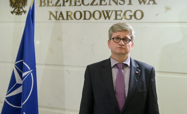 Szef BBN: Sytuacja Polski, jeśli chodzi o bezpieczeństwo, nie uległa zmianie - Raport: Zamachy w Paryżu "Sytuacja jeśli chodzi o bezpieczeństwo naszego kraju nie uległa żadnej zmianie" - powiedział szef Biura Bezpieczeństwa Narodowego Paweł Soloch po sobotnim spotkaniu prezydenta Andrzeja Dudy z kierownictwem ABW, do którego doszło po serii ataków terrorystycznych w Paryżu.