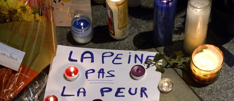 Coraz więcej tropów prowadzi do Belgii - tak francuskie media komentują postępy śledztwa po serii krwawych zamachów terrorystycznych w Paryżu. W atakach zginęło 129 osób, a ponad 350 zostało rannych. 