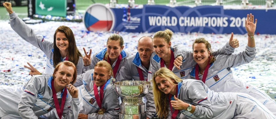 Czeskie tenisistki wywalczyły w Pradze Puchar Federacji. W finale Grupy Światowej pokonały Rosjanki 3:2, zdobywając decydujący punkt po wygranej w deblu. W singlu dwa zwycięstwa odniosła Maria Szarapowa, natomiast po jednym - Petra Kvitova i Karolina Pliskova.