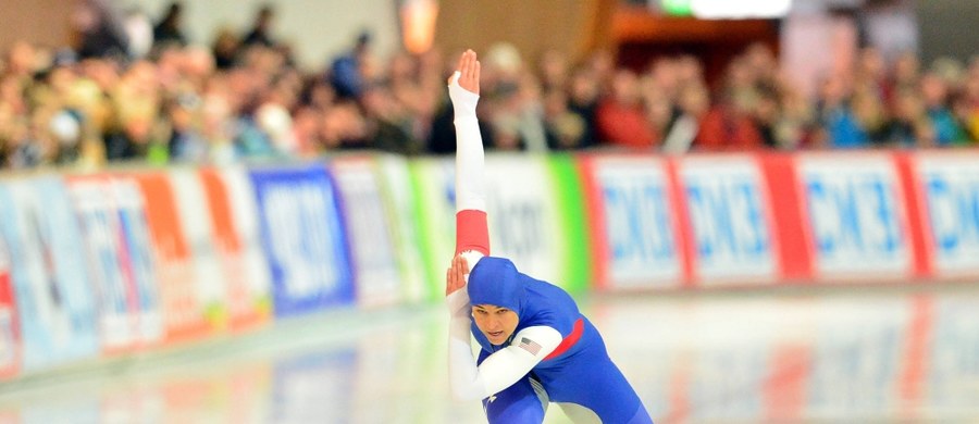 Amerykańska panczenistka Brittany Bowe wynikiem 1.51,59 ustanowiła rekord świata na dystansie 1500 m. W Pucharze Świata w Calgary wyprzedziła rodaczkę Heather Richardson 1.52,27 i Czeszkę Martinę Sablikovą 1.54,18. Natalia Czerwonka zajęła 15. miejsce - 1.56,23.