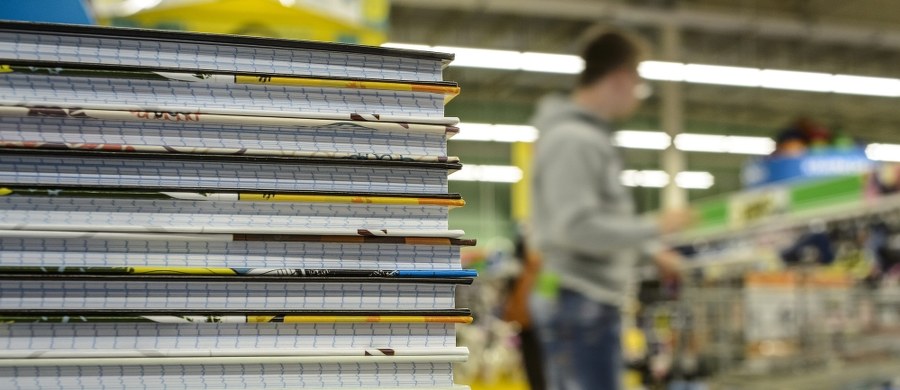 Dwóch czeskich złodziei zatrzymanych przez policję w Katowicach. Obaj okradali klientów supermarketów. Na razie udowodniono im cztery kradzieże, ale policja ustala, czy mogło ich być więcej.