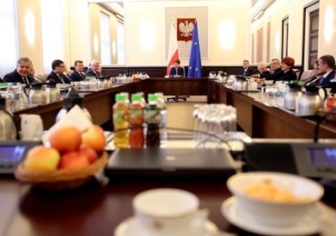 Sondaż: Tym ministrom rządu Szydło Polacy dają największy kredyt zaufania