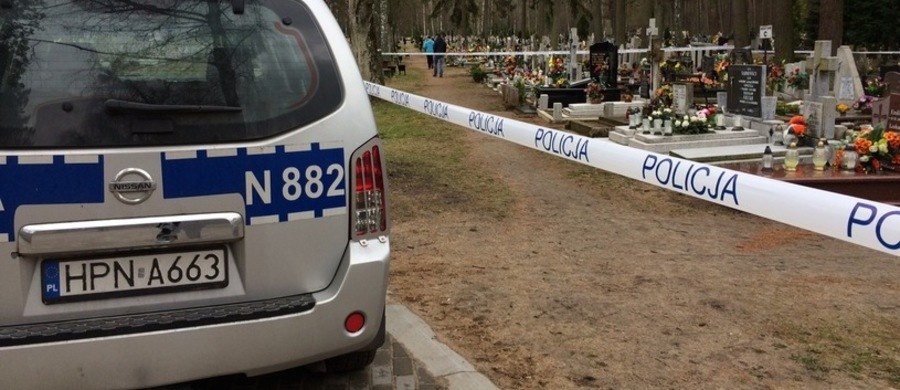 Na cmentarzu komunalnym przy ulicy Poprzecznej w Olsztynie doszło do makabrycznej kradzieży. Z jednego z grobów skradziono szczątki żołnierza Armii Krajowej.