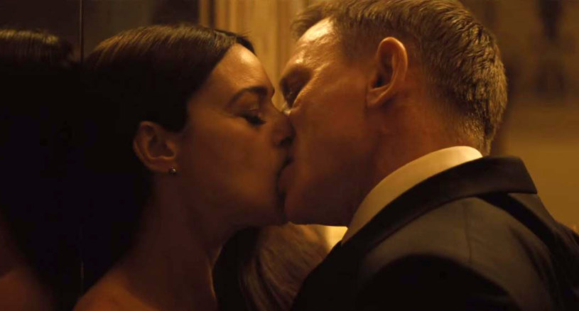 Indyjscy cenzorzy uznali, że należy skrócić sceny z pocałunkami w najnowszym filmie o Jamesie Bondzie - "Spectre" - informuje "Times of India". W indyjskich kinach Bond nie będzie też mógł używać żadnych niecenzuralnych wyrazów. 