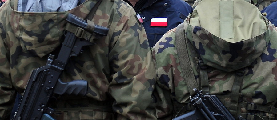 Liczebność polskiej armii będzie zwiększona o połowę - dowiedział się reporter RMF FM. Obecnie mamy 100 tysięcy żołnierzy zawodowych. Docelowo ma ich być - jak mówi nowy wiceminister obrony narodowej Bartosz Kownacki - 150 tysięcy. 