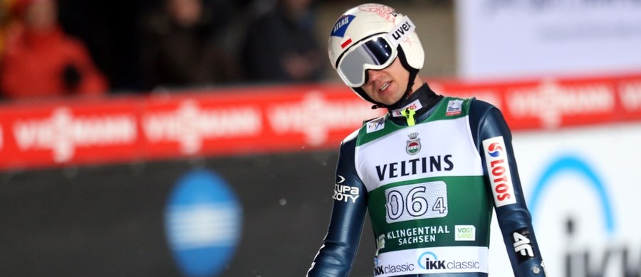 Sześciu Polaków wystąpi w pierwszej serii konkursu Pucharu Świata w skokach narciarskich w niemieckim Klingenthal. Kwalifikacje wygrał Norweg Johan Andre Forfang - 141 m. W polskiej ekipie odpadł tylko Bartłomiej Kłusek.