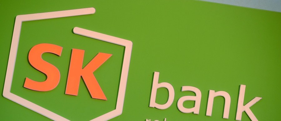 Klienci upadającego wołomińskiego SK Banku będą musieli poczekać na swoje pieniądze około tygodnia. Wypłaty z Bankowego Funduszu Gwarancyjnego najprawdopodobniej ruszą po najbliższym weekendzie - ustalił dziennikarz RMF FM Krzysztof Berenda.