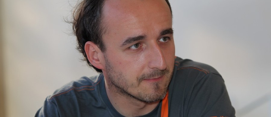"Robert robi dobrą robotę dla naszej dyscypliny" - przyznaje rajdowy mistrz Europy Kajetan Kajetanowicz. Kubica wciąż nie wie, czy będzie rywalizował w WRC w przyszłym sezonie. Jednak zdaniem Kajetanowicza, rajdy sporo stracą jeśli krakowianina zabraknie na trasach w przyszłym sezonie.