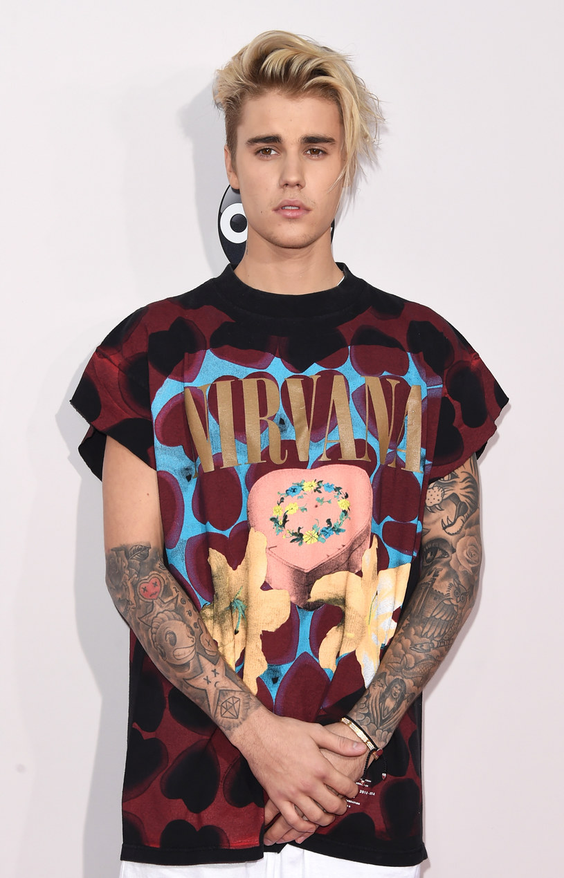 Wdowa po Kurcie Cobainie, Courtney Love, stanęła w obronie Justina Biebera, na którego spłynęła krytyka fanów Nirvany. Za co? Kanadyjski wokalista postanowił założyć koszulkę z logo tego kultowego zespołu.