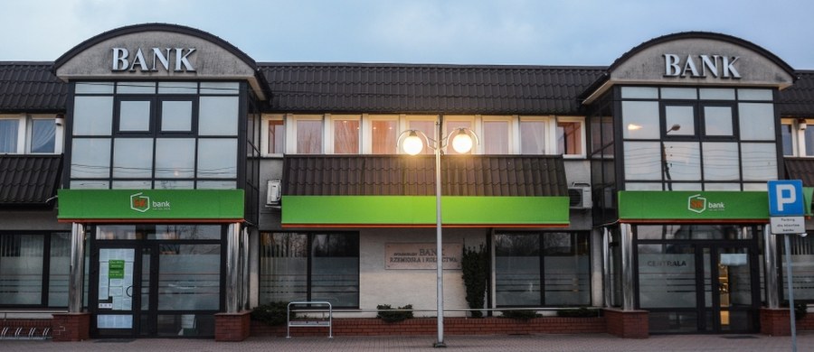 Niektóre banki działające w Polsce, będą musiały przeznaczyć ogromną większość tegorocznego zysku na opłacenie gwarancji dla upadającego SK Banku z Wołomina. Najwięcej zapłacą PKO BP - 350 milionów złotych oraz Pekao SA około 240 milionów.