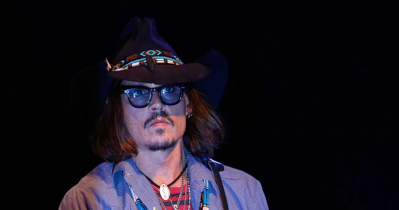 Gdyby nie kariera aktorska, Johnny Depp - to całkiem prawdopodobne - byłby dzisiaj gitarzystą. We wczesnej młodości próbował sił, jako muzyk, ale ponieważ ledwie wiązał koniec z końcem, zaczął chodzić na castingi do filmów.