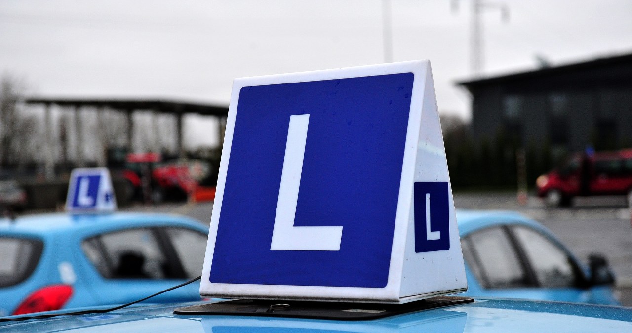 Czy na egzaminie można najechać na ciągłą linię? Ministerstwo wyjaśnia