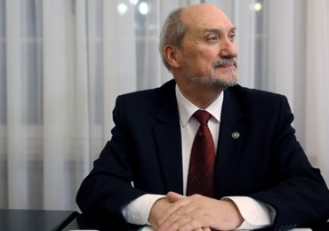 Macierewicz stawia warunki ws. caracali i bierze pod lupę umowę na rakiety Patriot