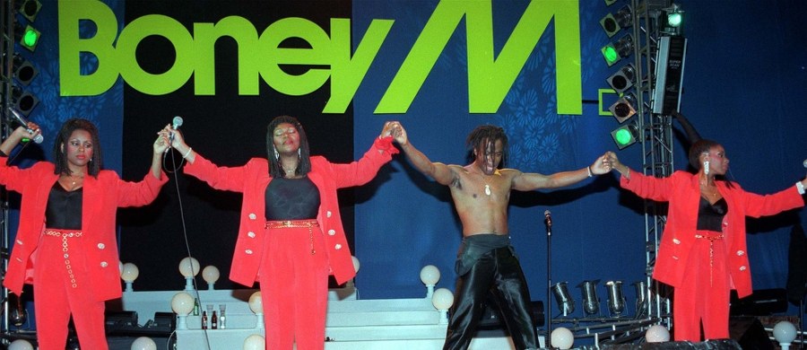 Po raz dziewiąty w historii „Sylwestrowa Moc Przebojów” zabrzmi setką najnowszych i starych przebojów, rozbłyśnie feerią dyskotekowych świateł i zaleje widzów doskonałym dźwiękiem. Po raz pierwszy wprost z serca Katowic, z placu Honorowego pod symbolem miasta – Spodkiem, wystąpią artyści, których wielkie przeboje będzie mógł zaśpiewać każdy na placu i przed telewizorem. Na gigantycznej multimedialnej scenie pojawią się m.in. Bednarek, Kayah, Bajm, Enej, Urszula, Grzegorz Hyży, Wilki, Golec uOrkiestra, Mesajah i Stefano Terrazzino. To z nami swoją 40-stkę będzie świętował zespół Boney M. Patronami medialnymi „Sylwestrowej Mocy Przebojów 2015” są RMF FM i dziennik Fakt.